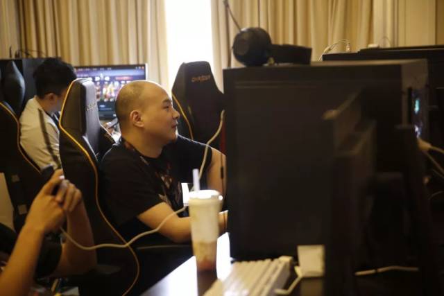 OPGG统计世界赛队伍半年RANK数量：Xiaohu惊人1819场！JKL最低