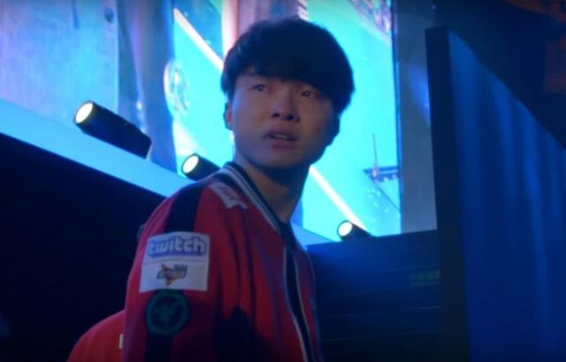 LNG Esports 的首发阵容今天：上路选手 ZIKA ，中路选手 haichao ，下路选手 Photic