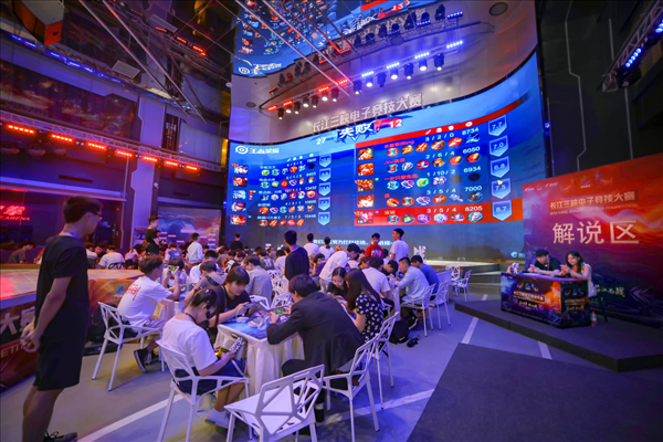 【LPL夏季赛】云开雾散，RNG 2-0 RW迎来夏季赛首胜