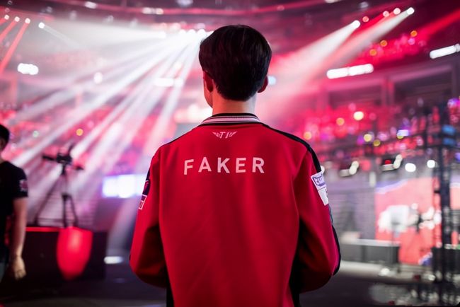 IEM科隆2024：火仔？炎帝！ Vitality 2-0 MOUZ晋级半决赛